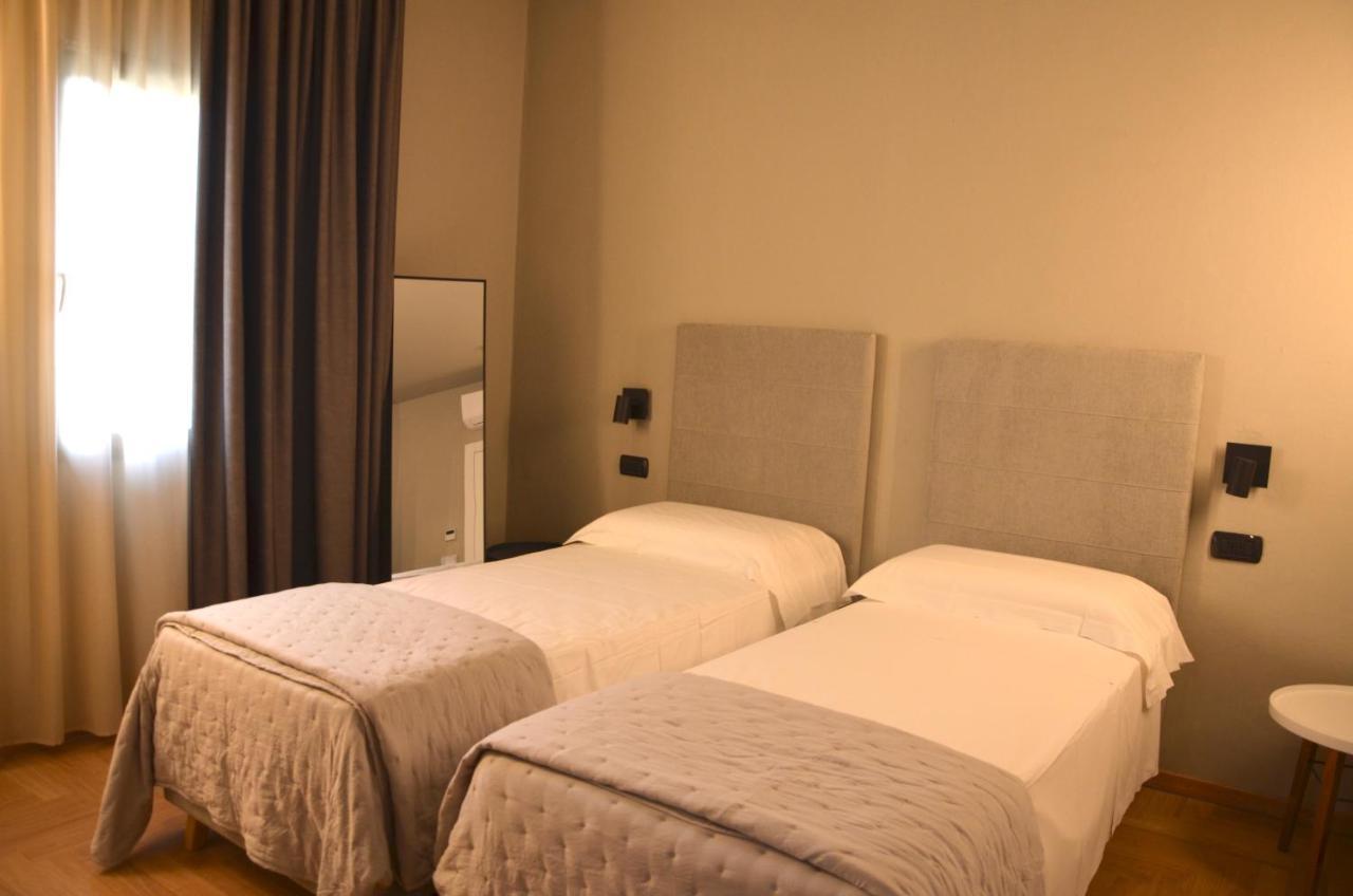 Standard Twin Room,1399457327:JPEG